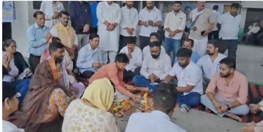 भाजपा सरकार की बुद्धि शुद्धि के लिये यज्ञ कार्यक्रम का आयोजन