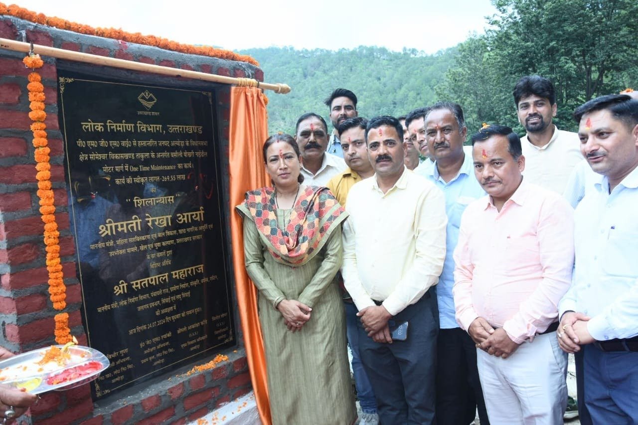 मंत्री रेखा आर्या ने किया मोटरमार्ग के सुधारीकरण व डामरीकरण कार्य का शिलान्यास