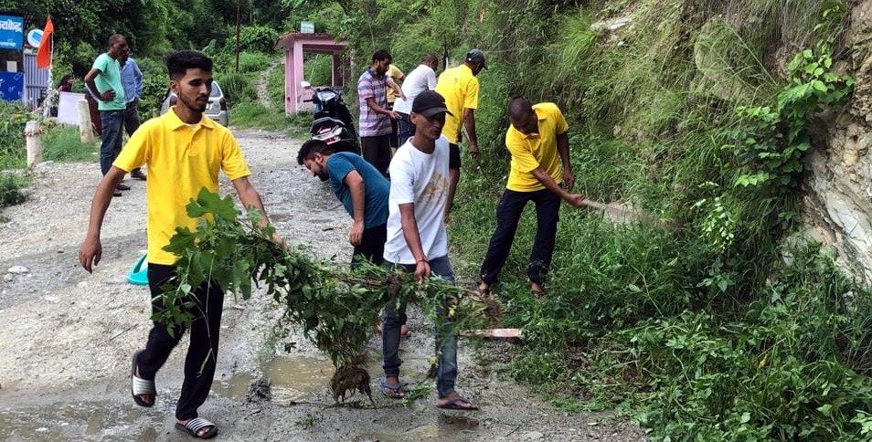 निर्बल वर्ग जन कल्याण समिति ने चलाया सफाई अभियान