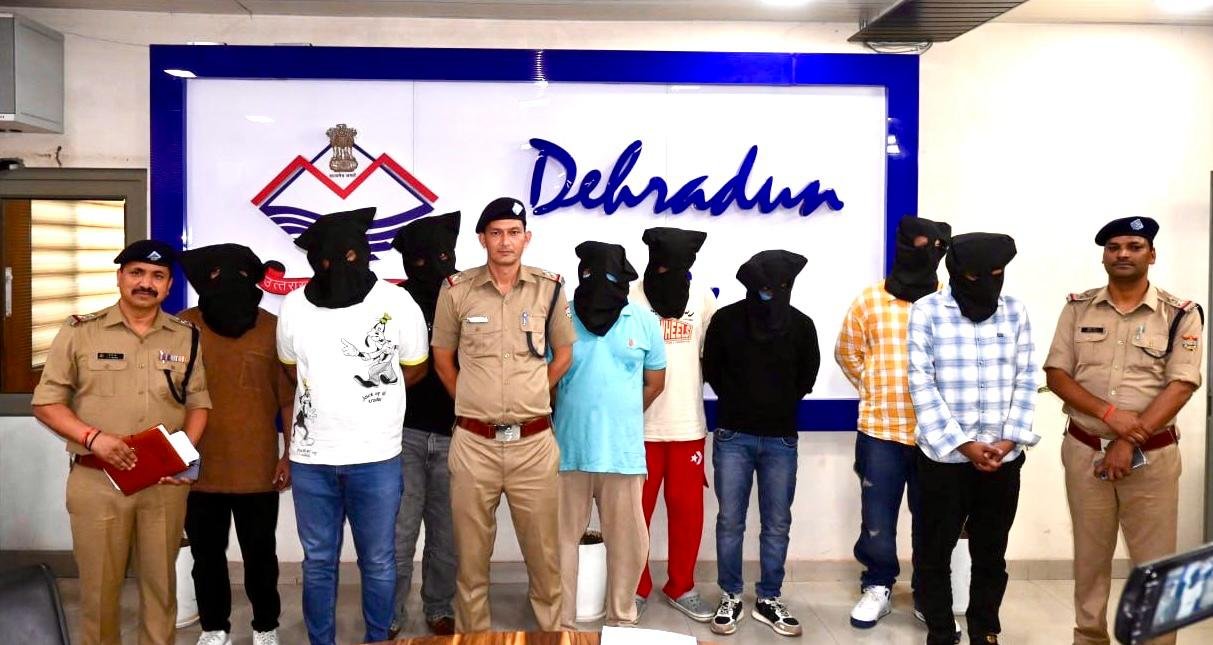 दून पुलिस ने मारी अवैध कॉल सेन्टर ग्लोबल टेक एनर्जी सॉल्यूशन पर दबिश