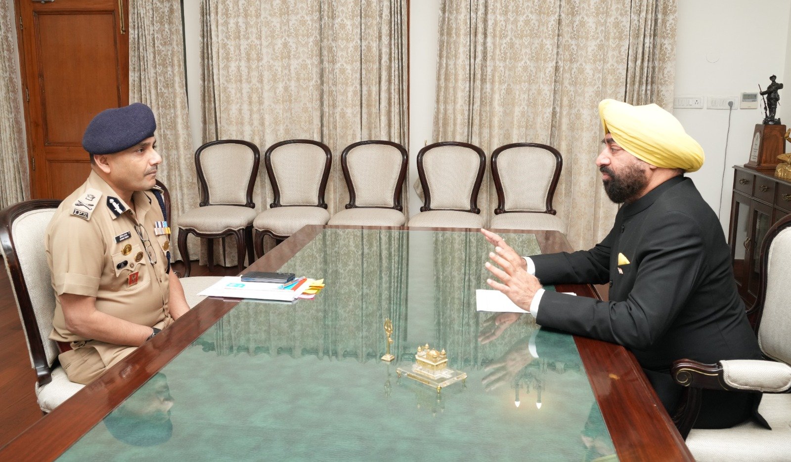 डीजीपी ने की राज्यपाल से मुलाकात