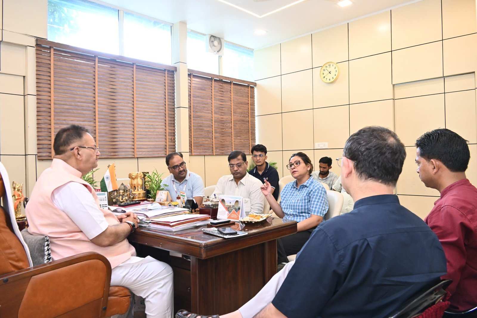 निर्देश : सेब बागवानों को फसल बीमा का मुआवजा दिया जाए