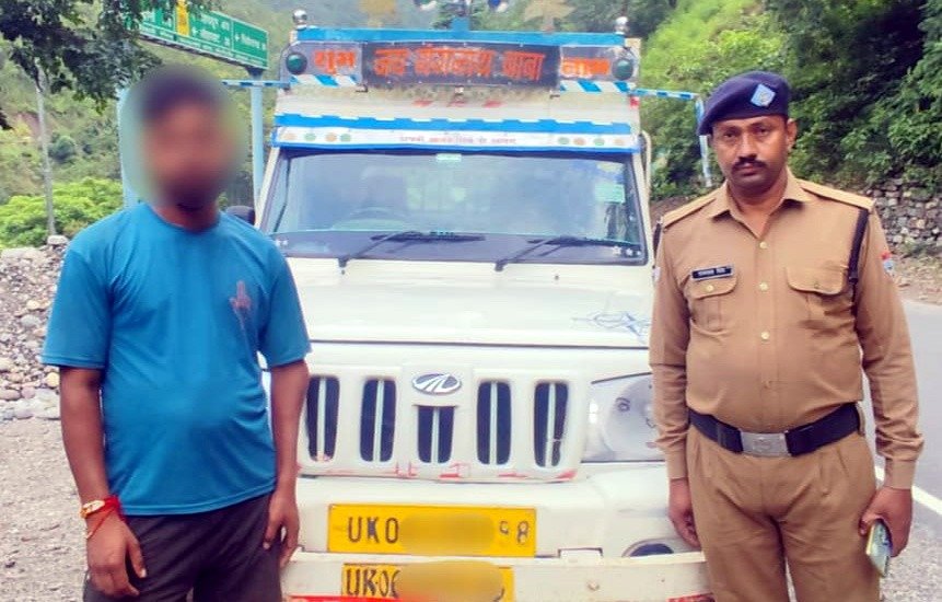 पुलिस का बड़ा एक्शन : अवैध खनन में शामिल पिकअप वाहन जब्त