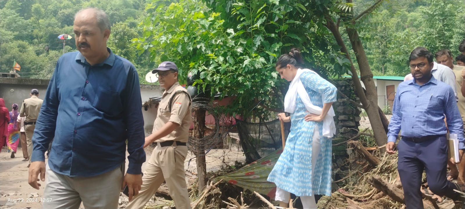 जिलाधिकारी ने लिया नुकसान का जायजा