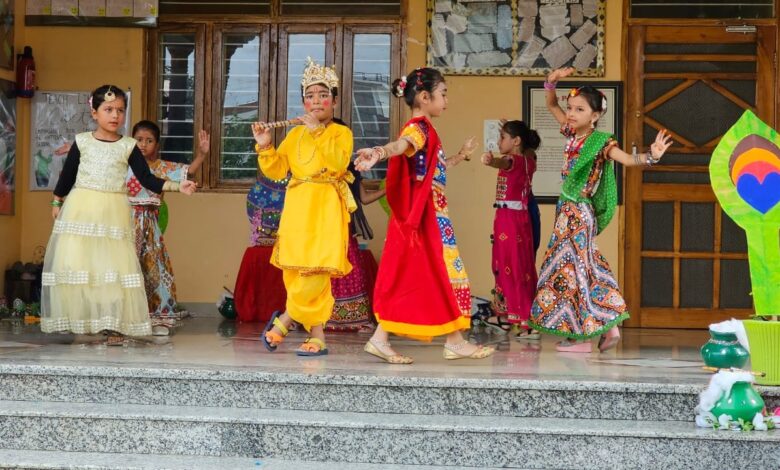 धूमधाम से मनायी श्रीकृष्ण जन्माष्टमी