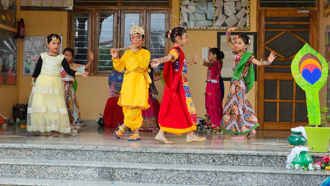 धूमधाम से मनायी श्रीकृष्ण जन्माष्टमी