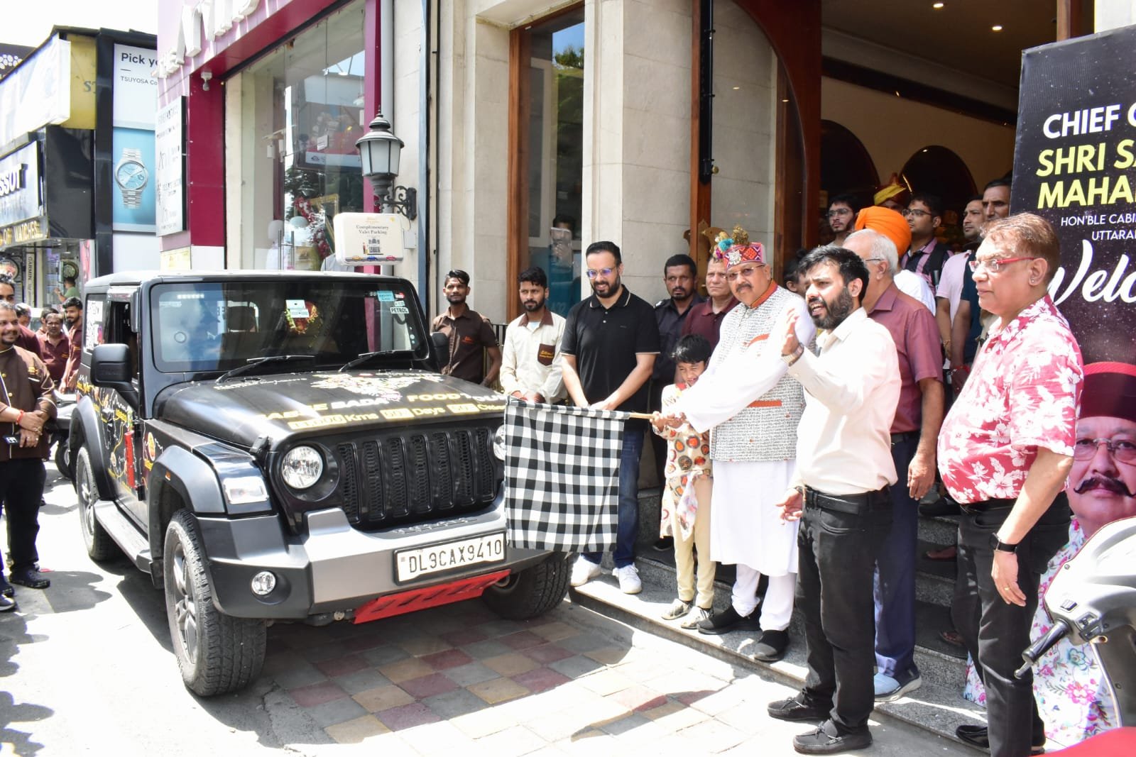 महाराज ने सबसे बड़े फ़ूड टूर को झण्डी दिखाकर रवाना किया