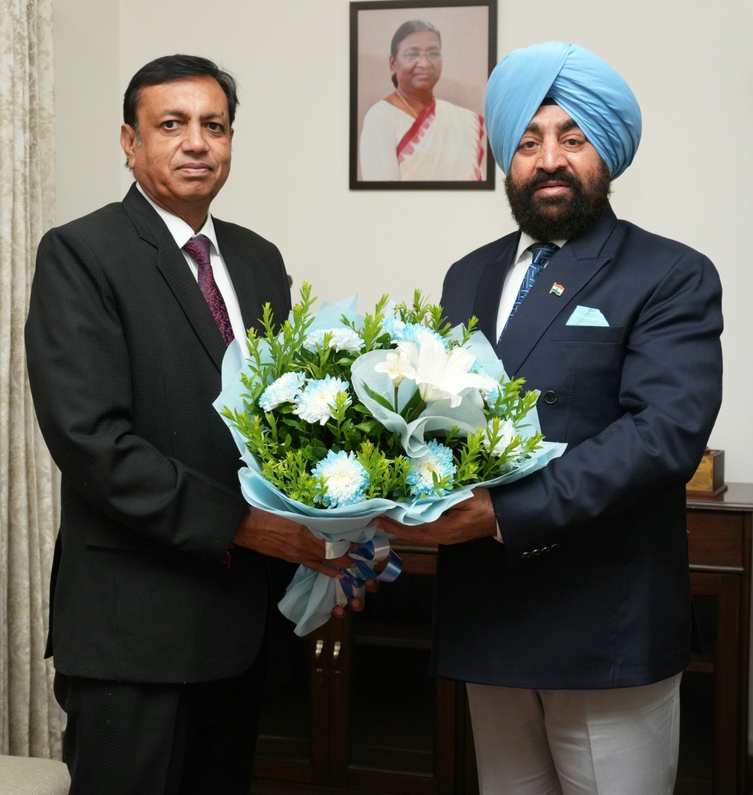 राज्य निर्वाचन आयुक्त ने की राज्यपाल से मुलाकात