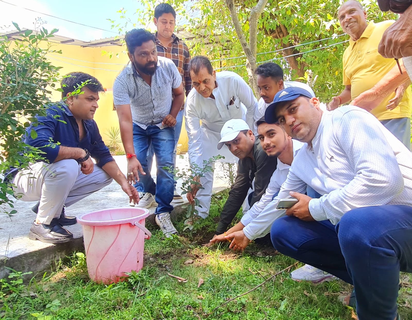 हिमालय दिवस पर कैबिनेट मंत्री ने किया पौधारोपण