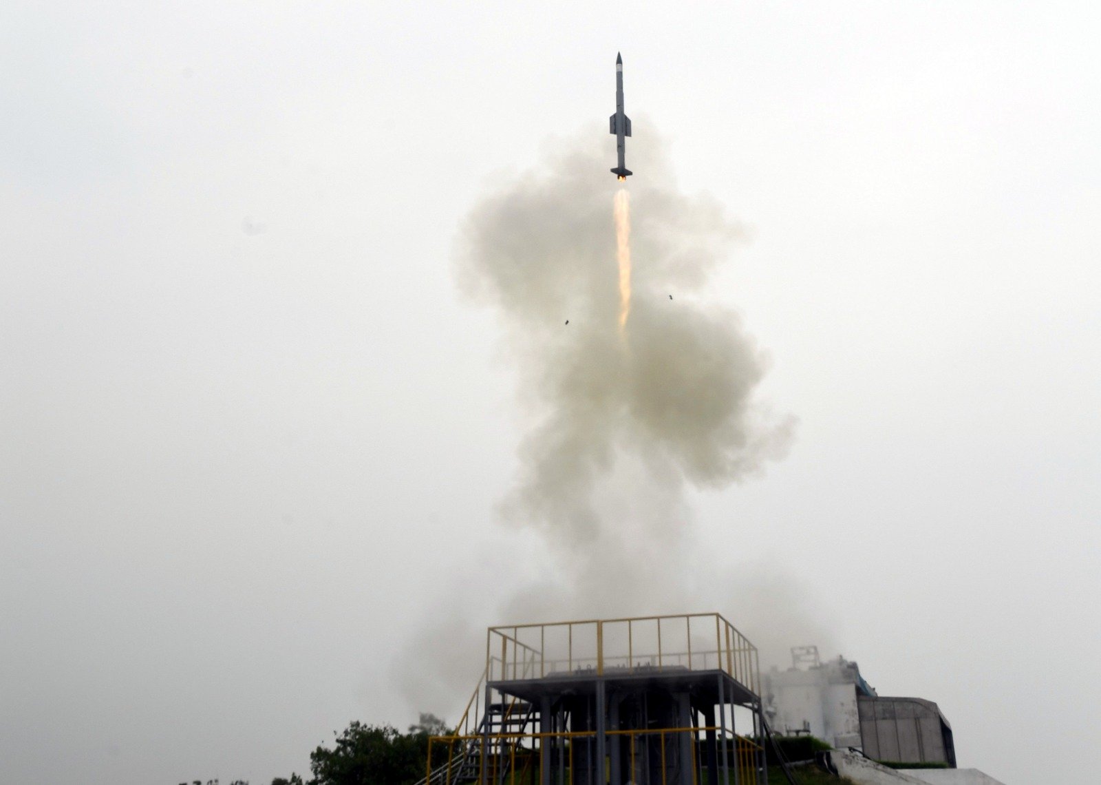 मिसाइल के बैक-टू-बैक सफल उड़ान परीक्षण