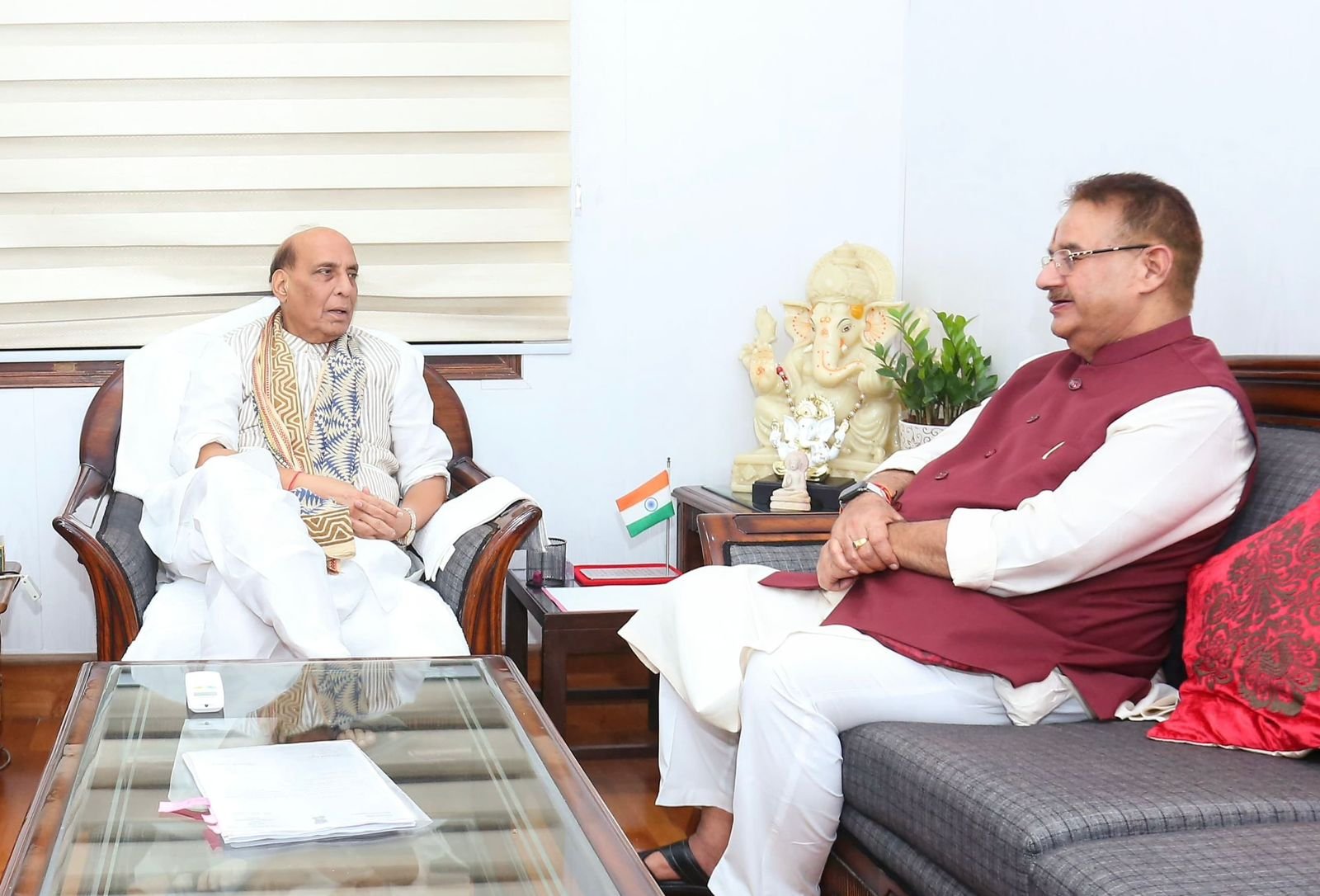 जोशी ने की रक्षा मंत्री राजनाथ सिंह से मुलाकात