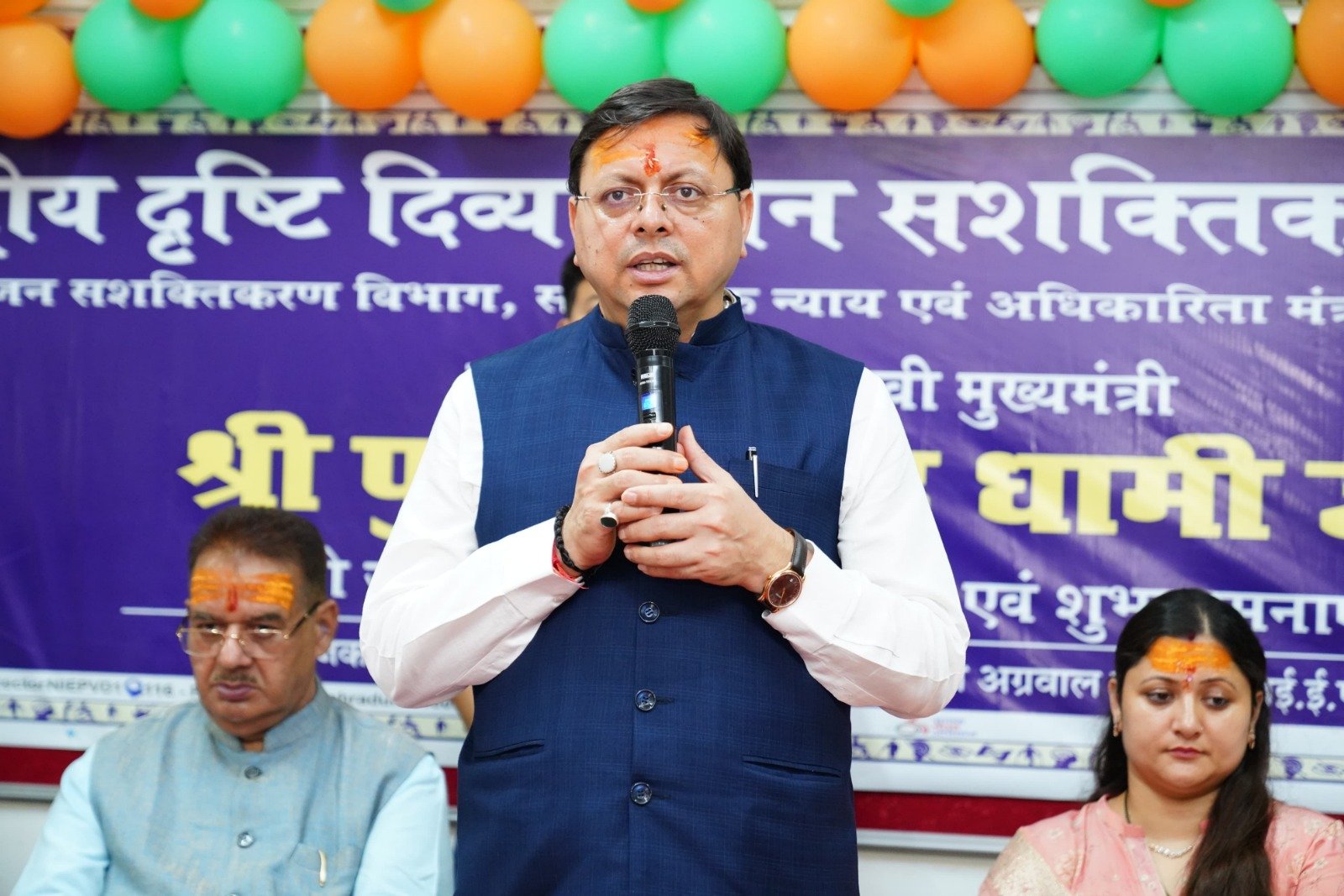 मुख्यमंत्री ने केक काटकर बच्चों के साथ मनाया जन्मदिन