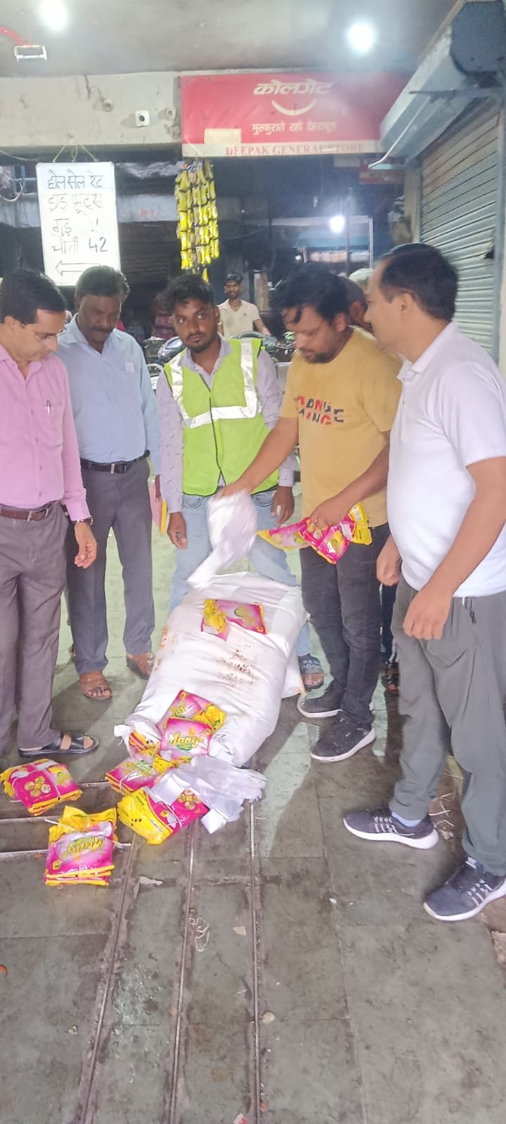 जिलाधिकारी ने सिंगल यूज प्लाटिक  के विरूद्ध चलाया अभियान