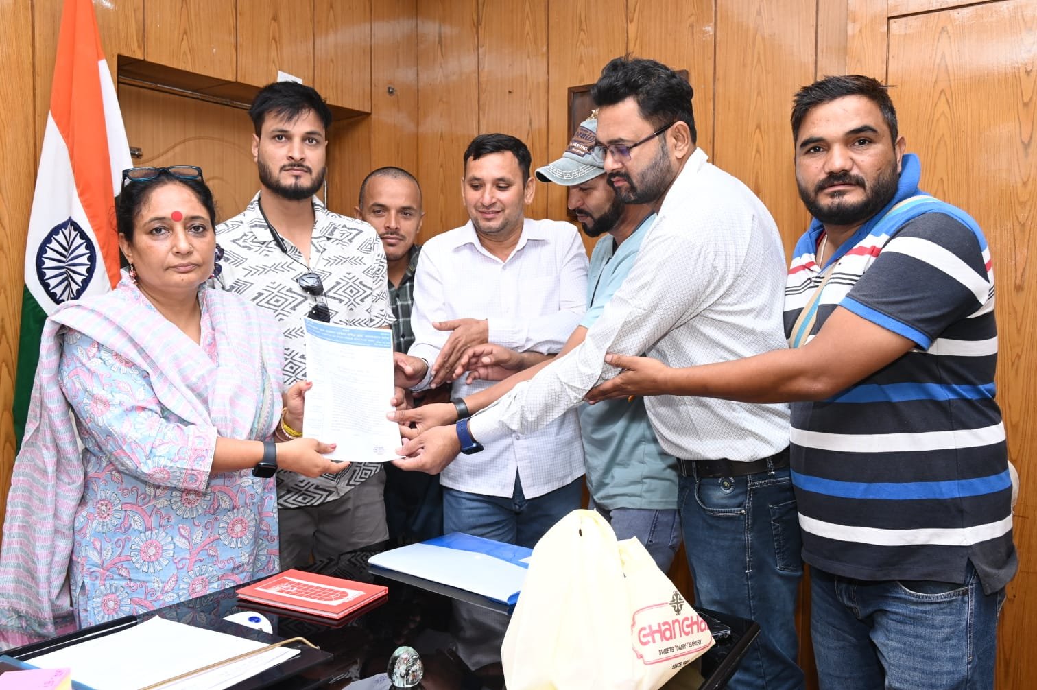 उत्तराखंड जल संस्थान संविदा श्रमिक संघ के पदाधिकारियाें ने की विधानसभा अध्यक्ष से मुलाकात