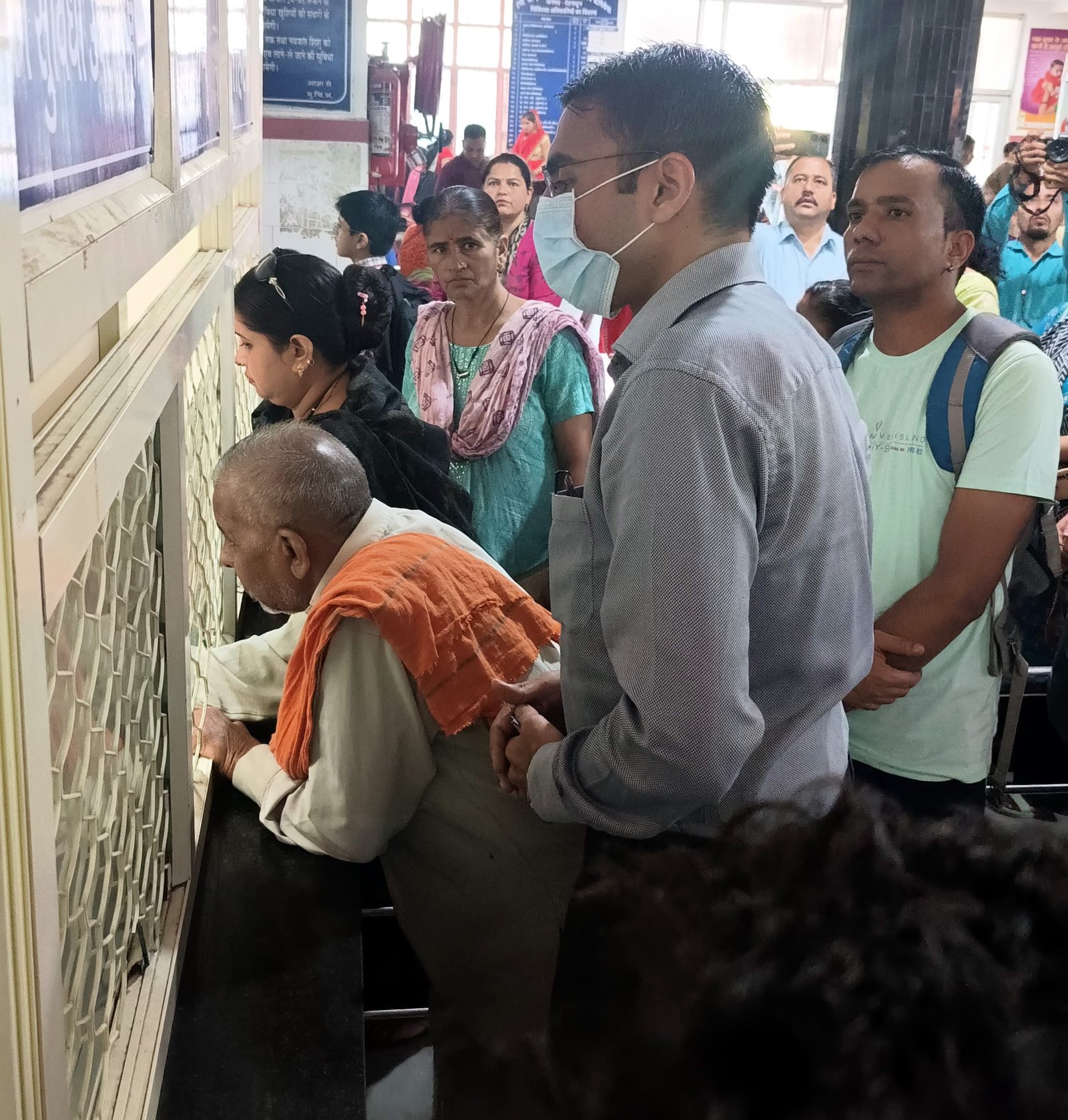 जिलाधिकारी सविन बंसल ने  राजकीय चिकित्सालय ऋषिकेश का किया औचक निरीक्षण