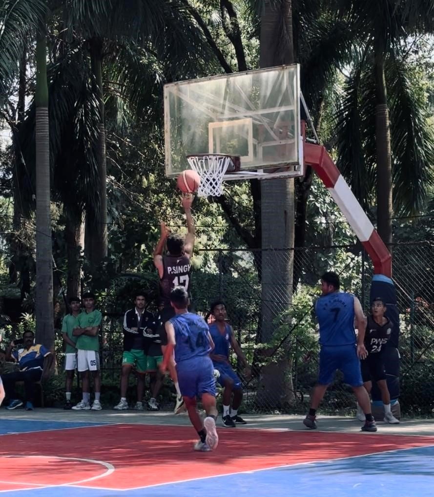 बास्केटबॉल कोर्ट पर पेसल वीड स्कूल का दबदबा