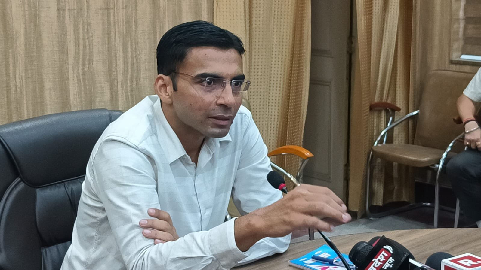 भिक्षावृत्ति पर लगाम लगाना बेहद आवश्यक : डीएम