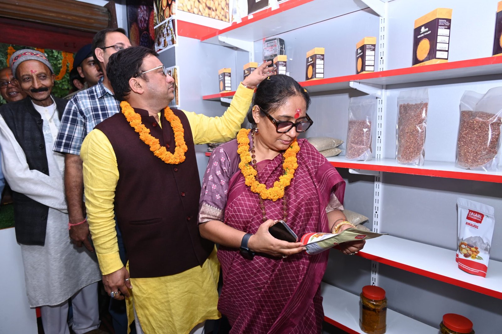 लोकल उत्पादों के आउटलेट का शुभारंभ