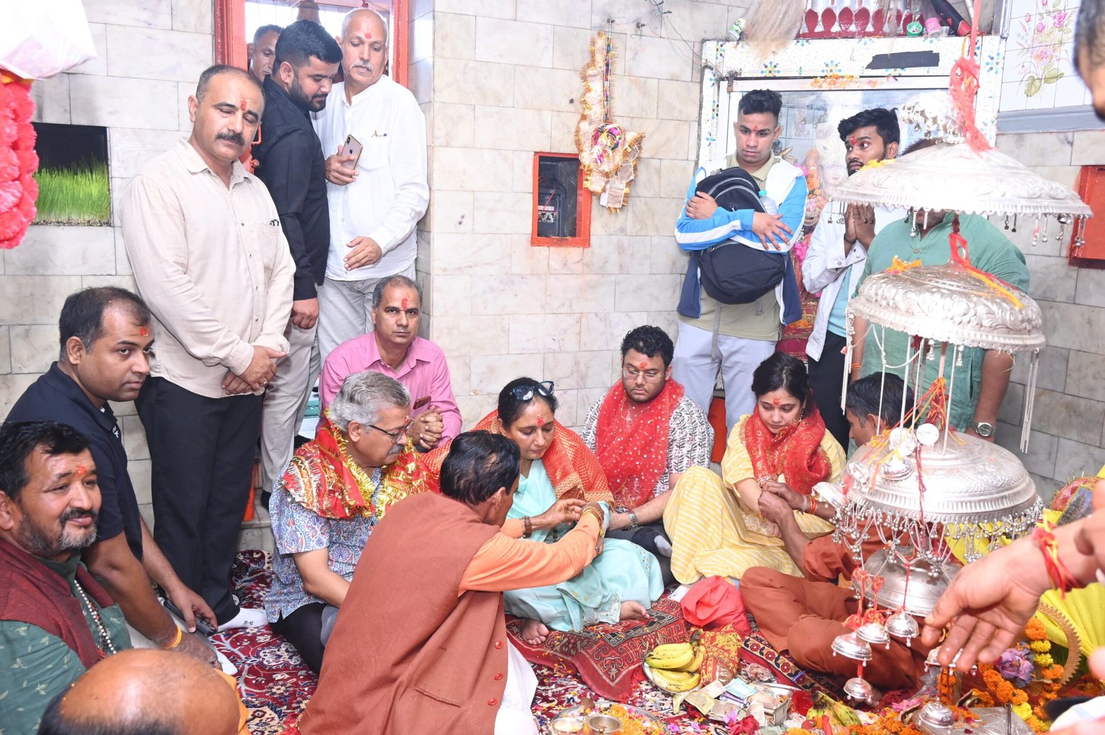 माँ कुंजापुरी देवी और माँ सुरकंडा देवी शक्तिपीठों के दर्शन कर पूजा अर्चना की