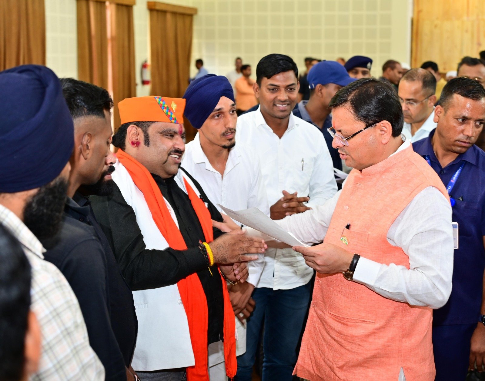 मुख्यमंत्री ने जनता मिलन कार्यक्रम में किया प्रतिभाग, सुनी जनसमस्याएँ