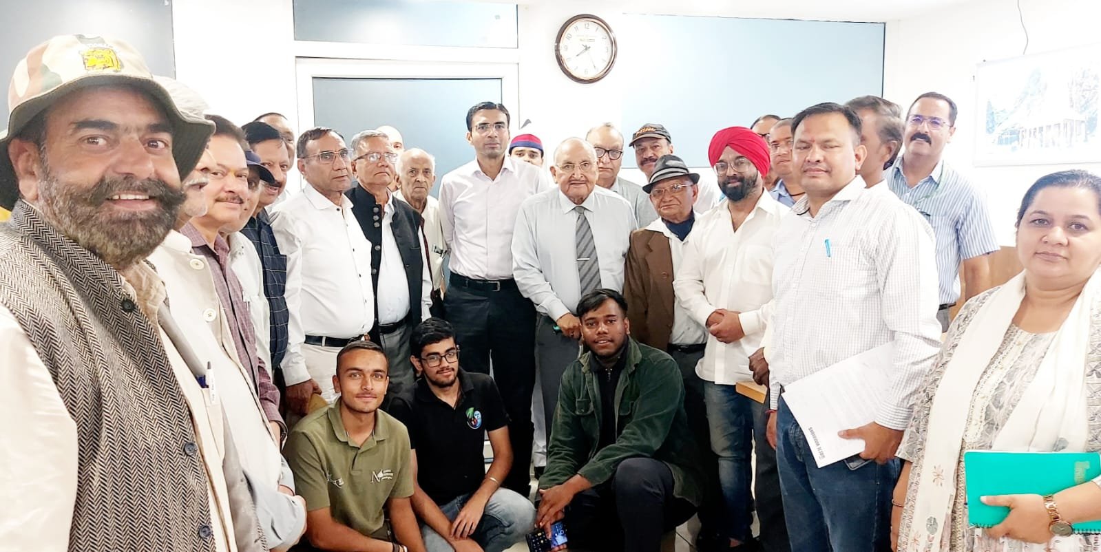 समाजसेवी संगठनों के प्रतिनिधियों ने की जिलाधिकारी से मुलाकात