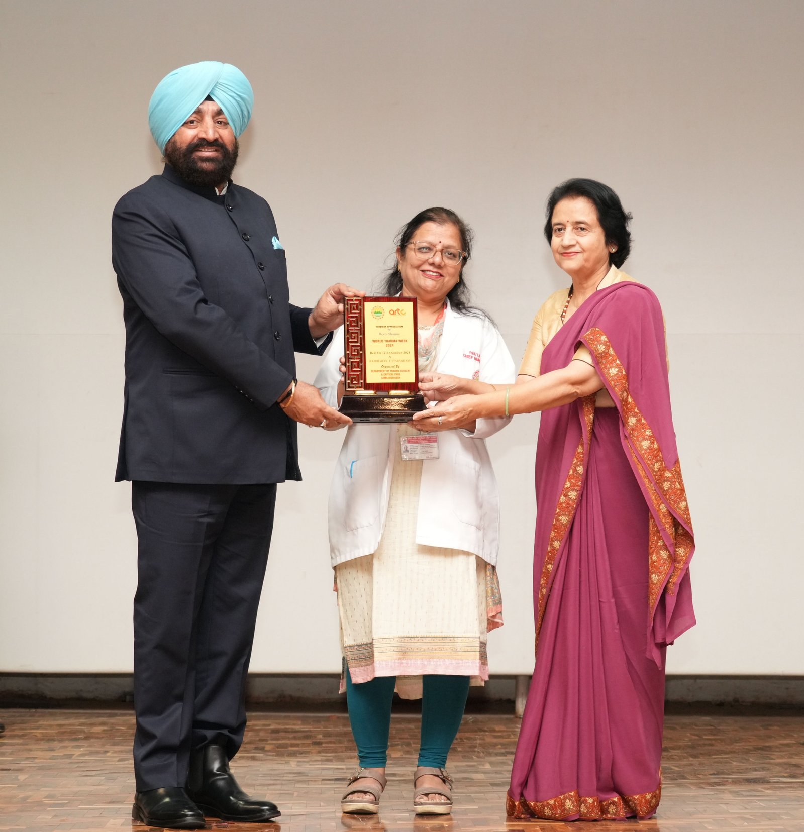 राज्यपाल ने किया उत्कृष्ट कार्य करने वालों को सम्मानित