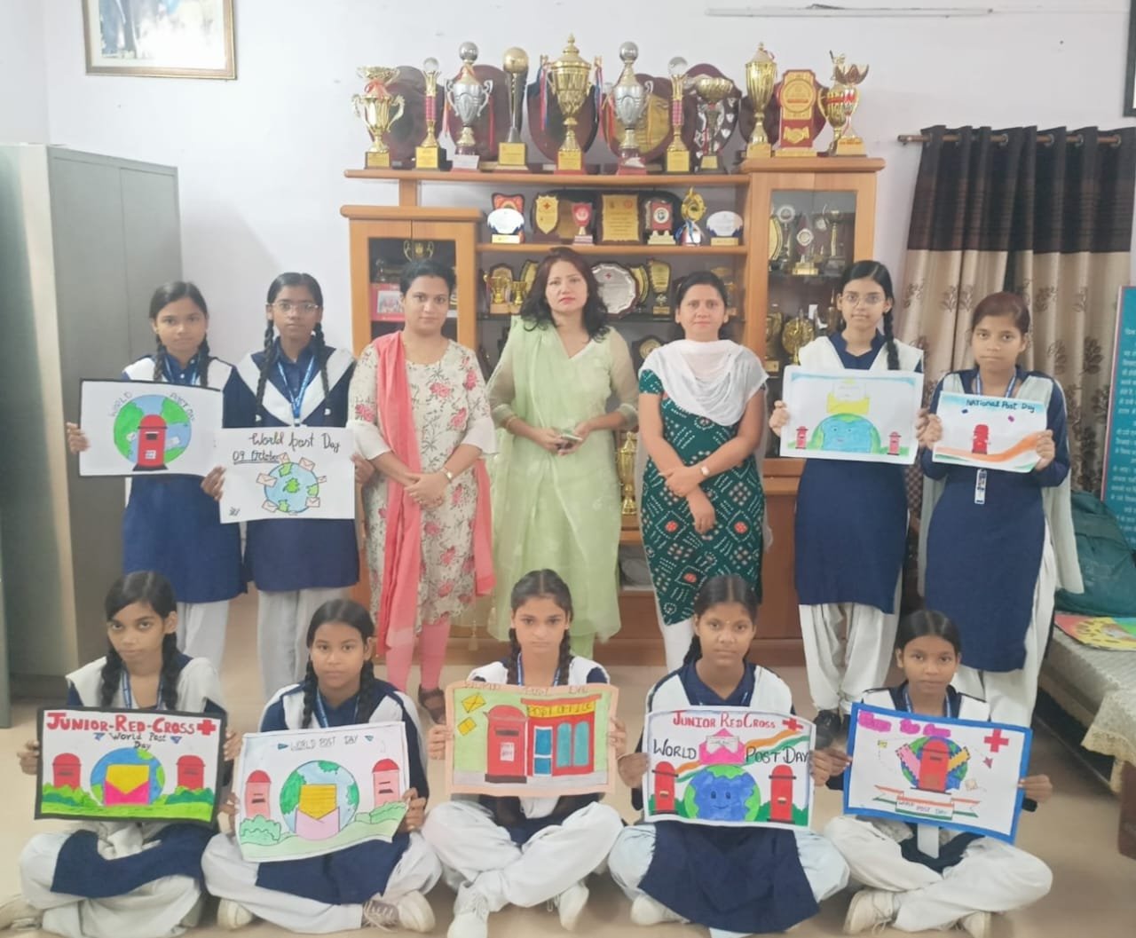 राष्ट्रीय डाक दिवस : जेआरसी सदस्यों ने डाक सेवाओं के बारे में बताया