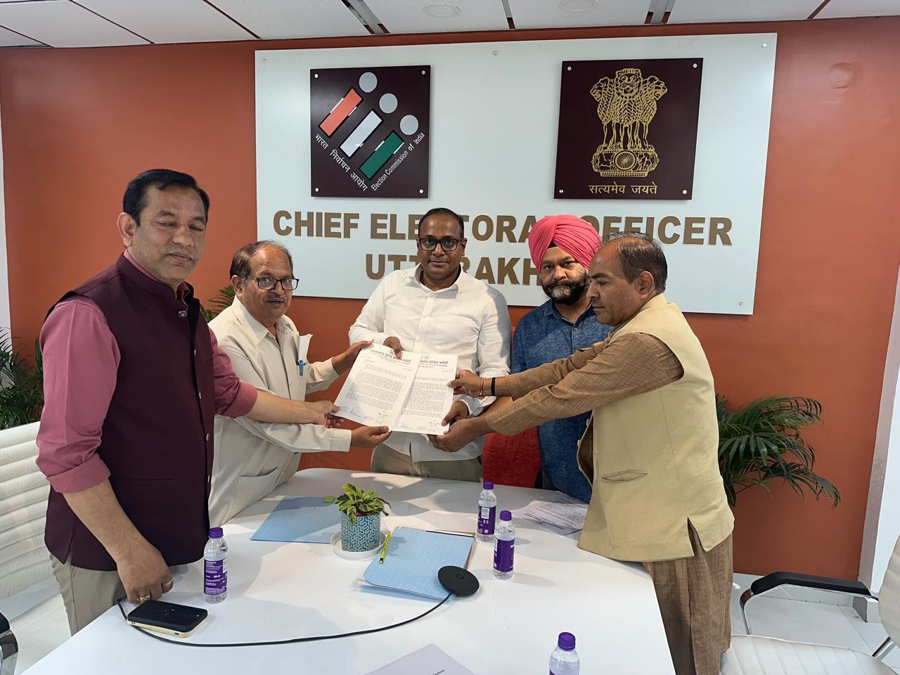 आदर्श चुनाव आचार संहिता के उल्लंघन का आरोप