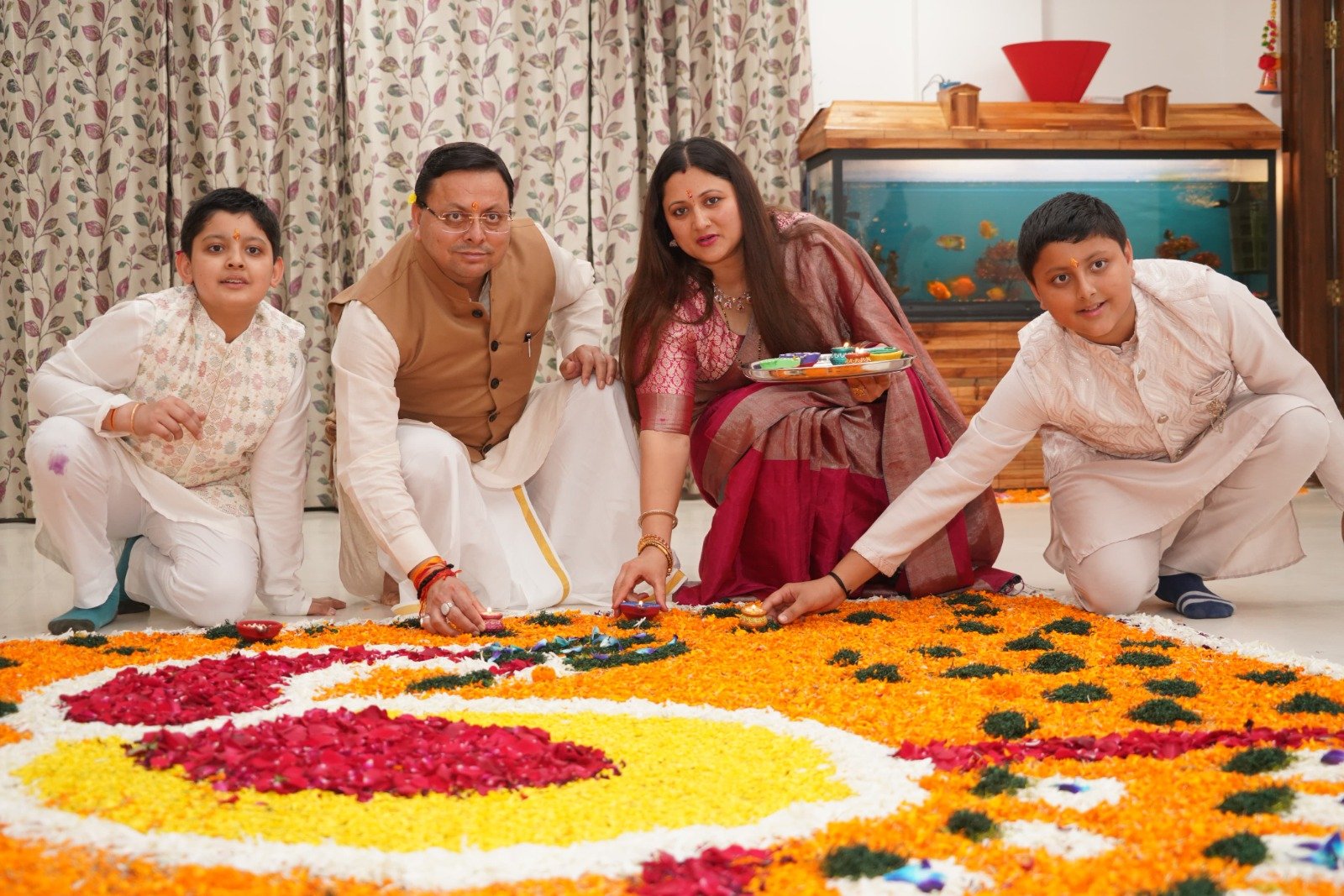 दीपावली पर्व के अवसर पर सीएम ने किये दीप प्रज्ज्वलित