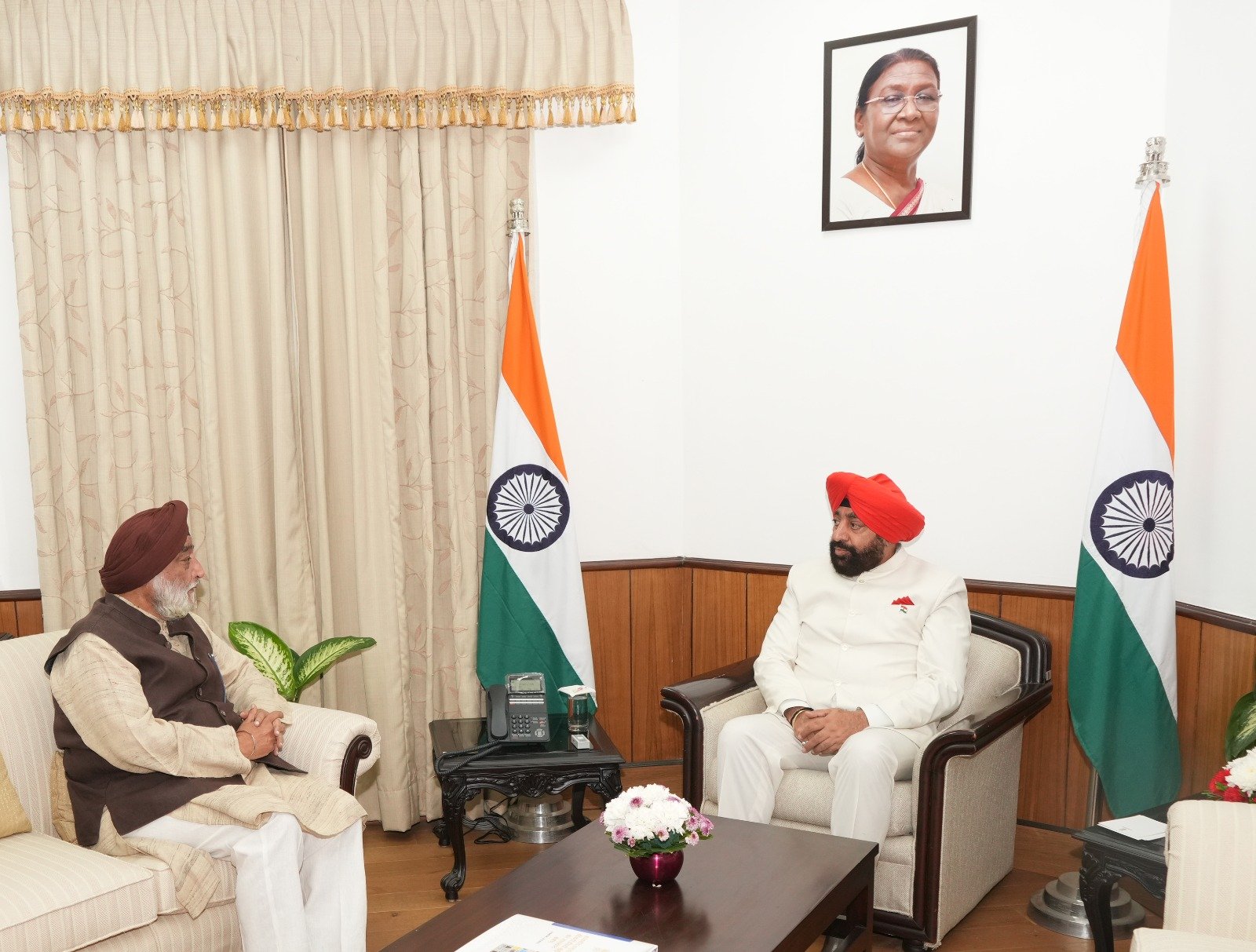 राज्यपाल से की मुलाकत