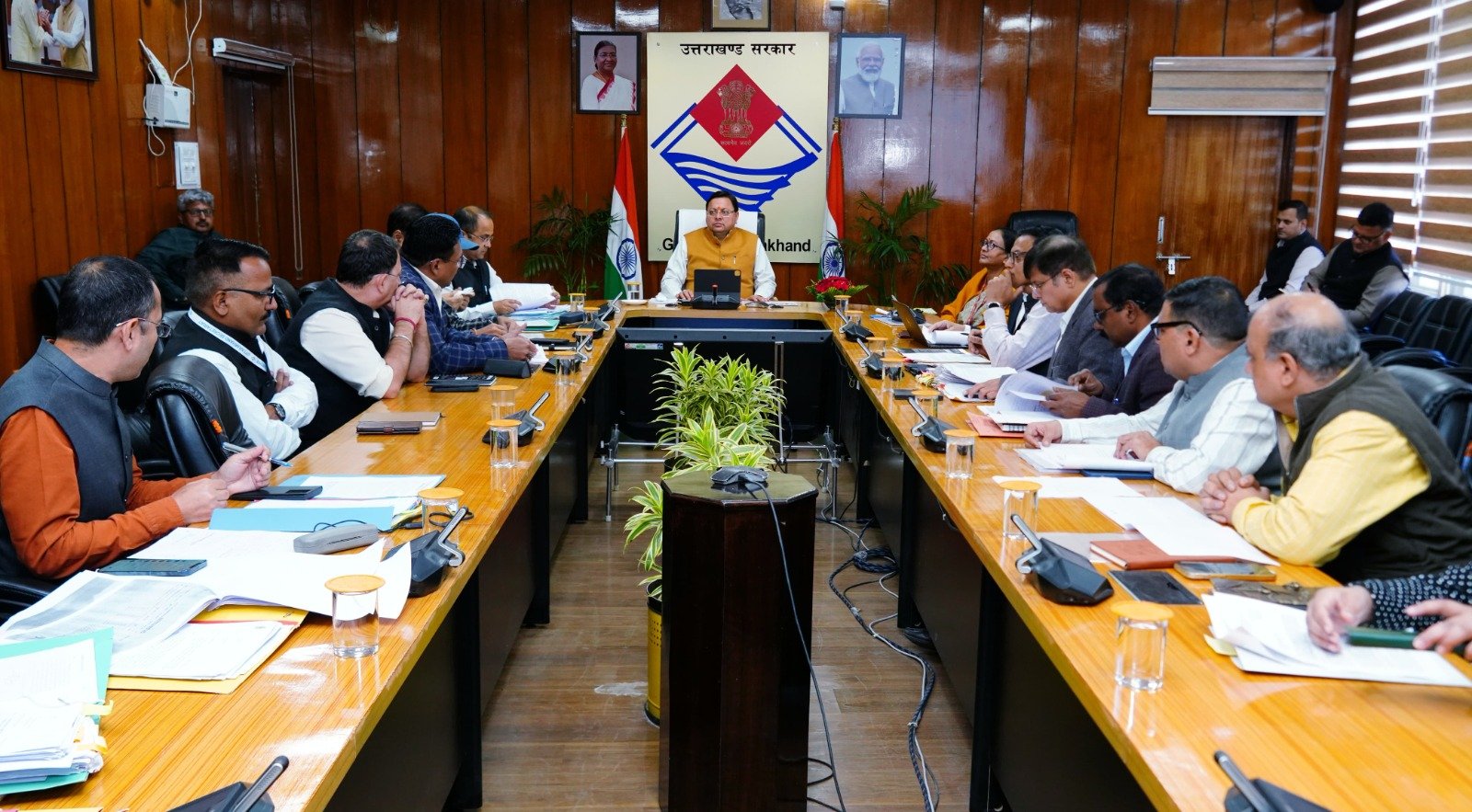 जल्द की जाए विस्थापन की कार्यवाही : सीएम