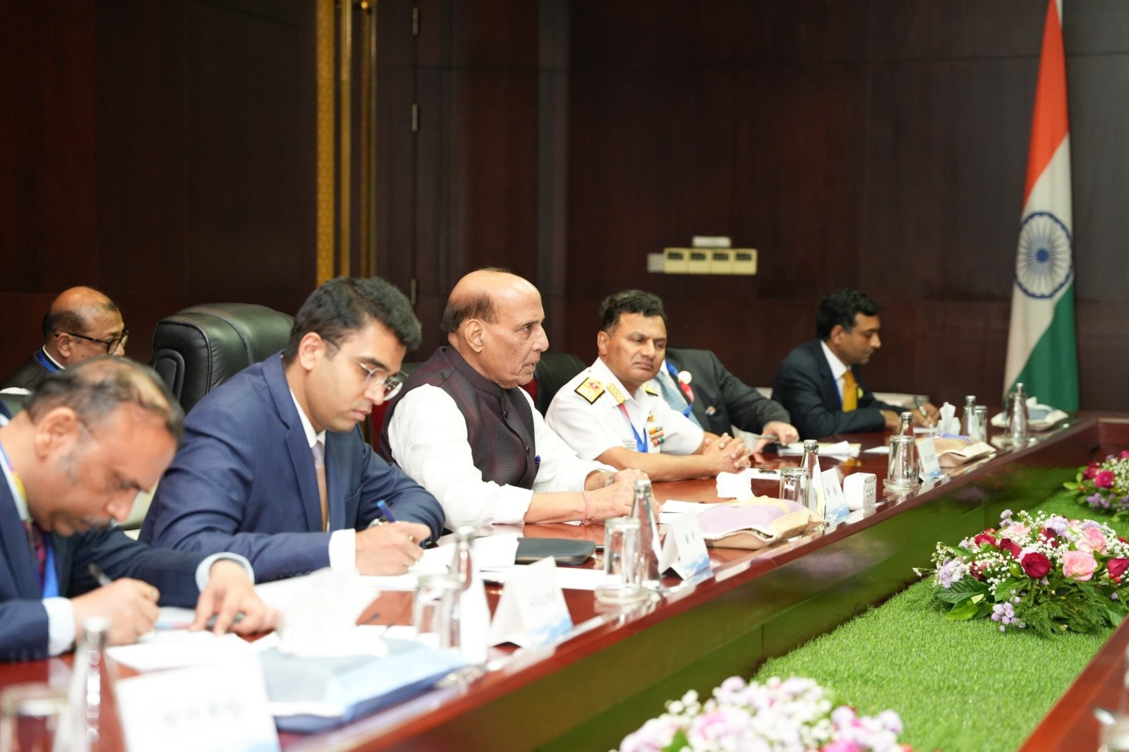 संघर्ष के बजाय सहयोग पर ध्यान देने की जरूरत : राजनाथ सिंह