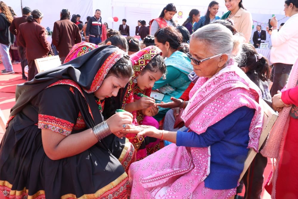 ‘‘आर्ट एंड क्राफ्ट व शैक्षणिक विषयों के प्रोजेक्टों पर प्रदर्शनी” का आयोजन