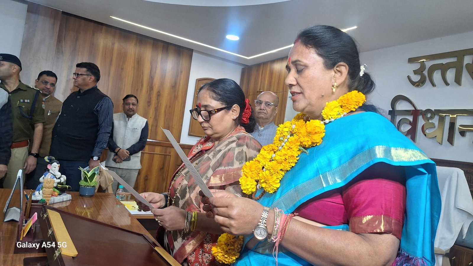 नवनिर्वाचित विधायक को दिलाई पद और गोपनीयता की शपथ