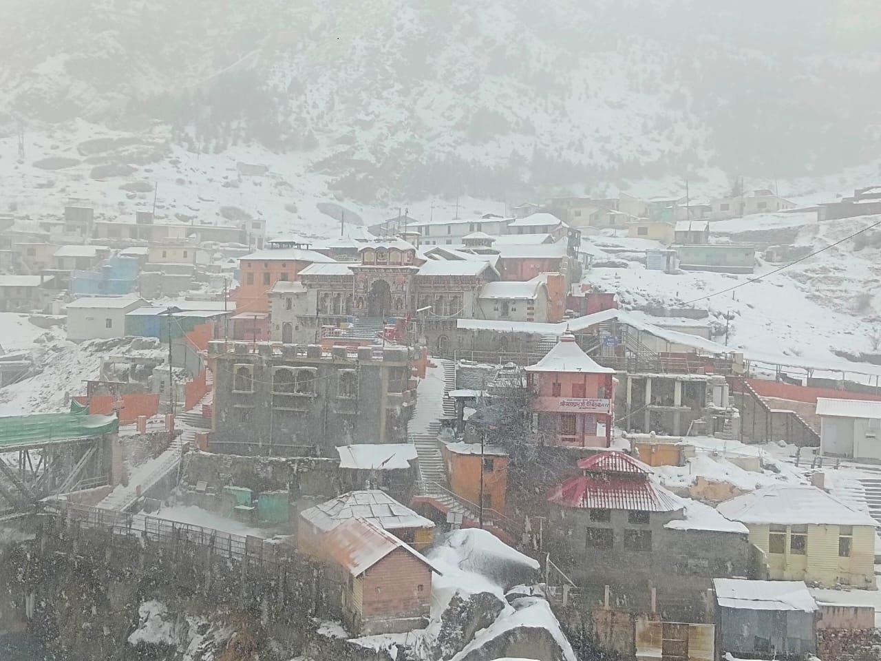 चमोली जिले के कई गांव शीतलहर की चपेट में जनजीवन हुआ अस्त-व्यस्त