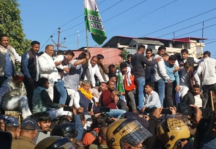 नशे के खिलाफ कांग्रेसियों का सचिवालय कूच, गिरफ्तार