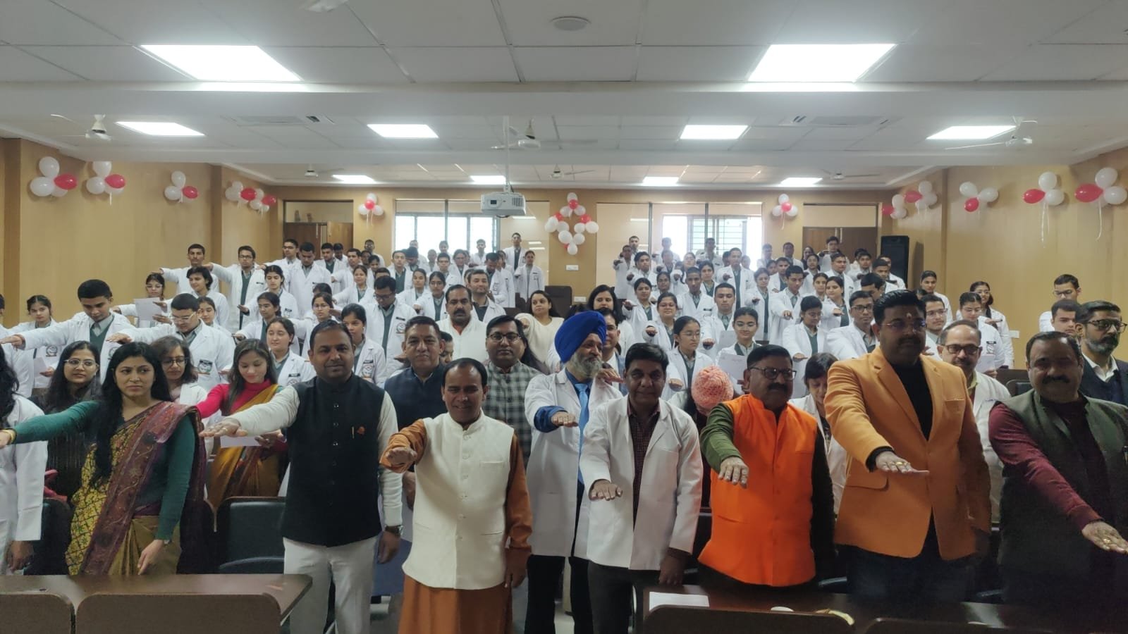 मेडिकल कॉलेज में व्हाइट कोर्ट सेरेमनी का आयोजन