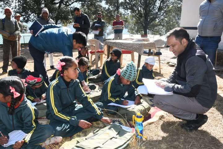 डीएम ने लिया विकास कार्यो को जायजा