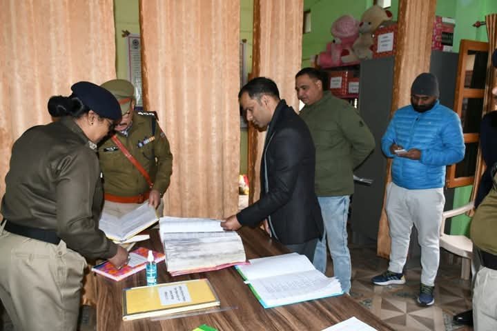 थाने का औचक निरीक्षण