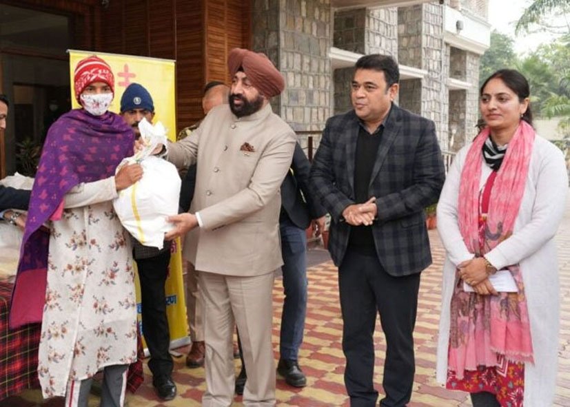 राज्यपाल ने क्षय रोगियों को मासिक पोषण किट वितरित किये
