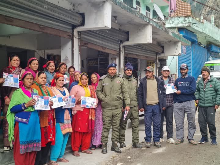 चमोली पुलिस का जनजागरुकता अभियान