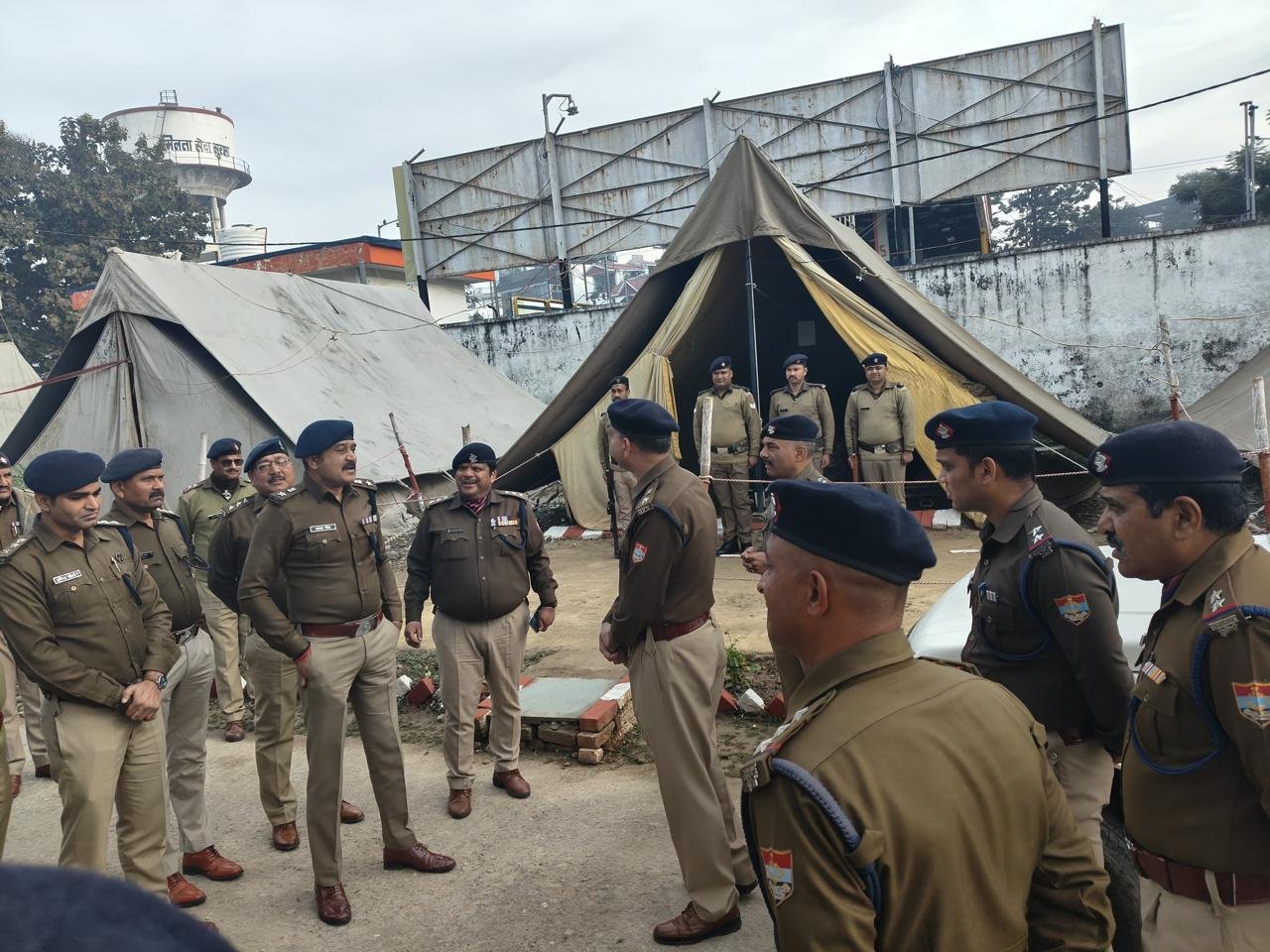 पुलिस लाइन में आयोजित की गई वर्ष की प्रथम परेड