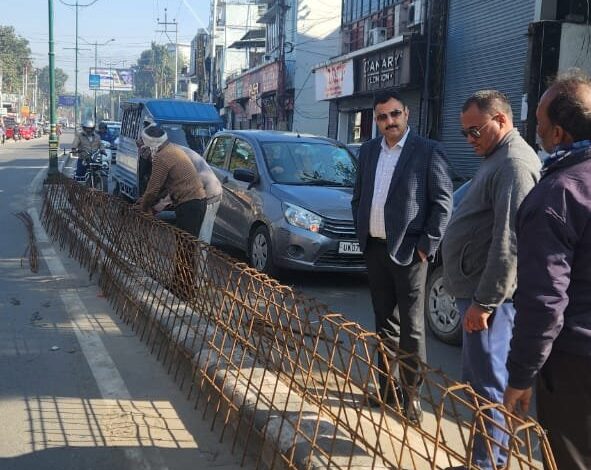 डिवाइडर कट मारने वाले दुपहिया वाहन पर लगा अंकुश