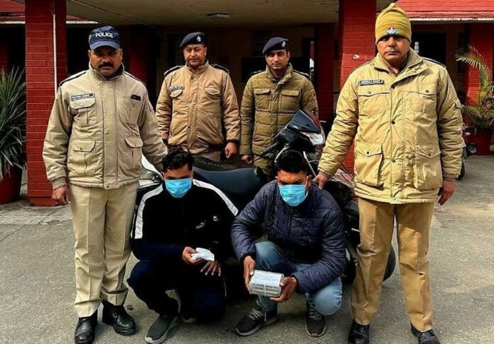 ओएनजीसी का संविदाकर्मी 10 लाख की स्मैक व साथी सहित गिरफ्तार