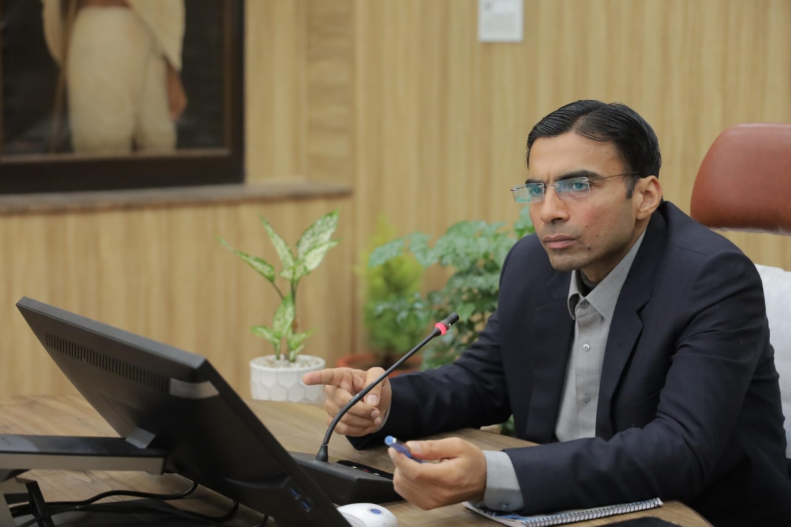 डीएम ने दिये समयबद्ध कार्य पूर्ण करने के निर्देश