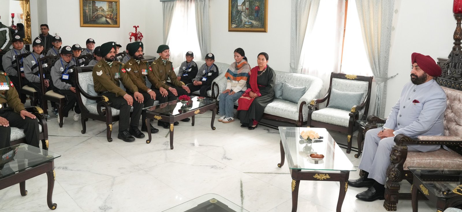 छात्र-छात्राओं ने की राज्यपाल से मुलाकात