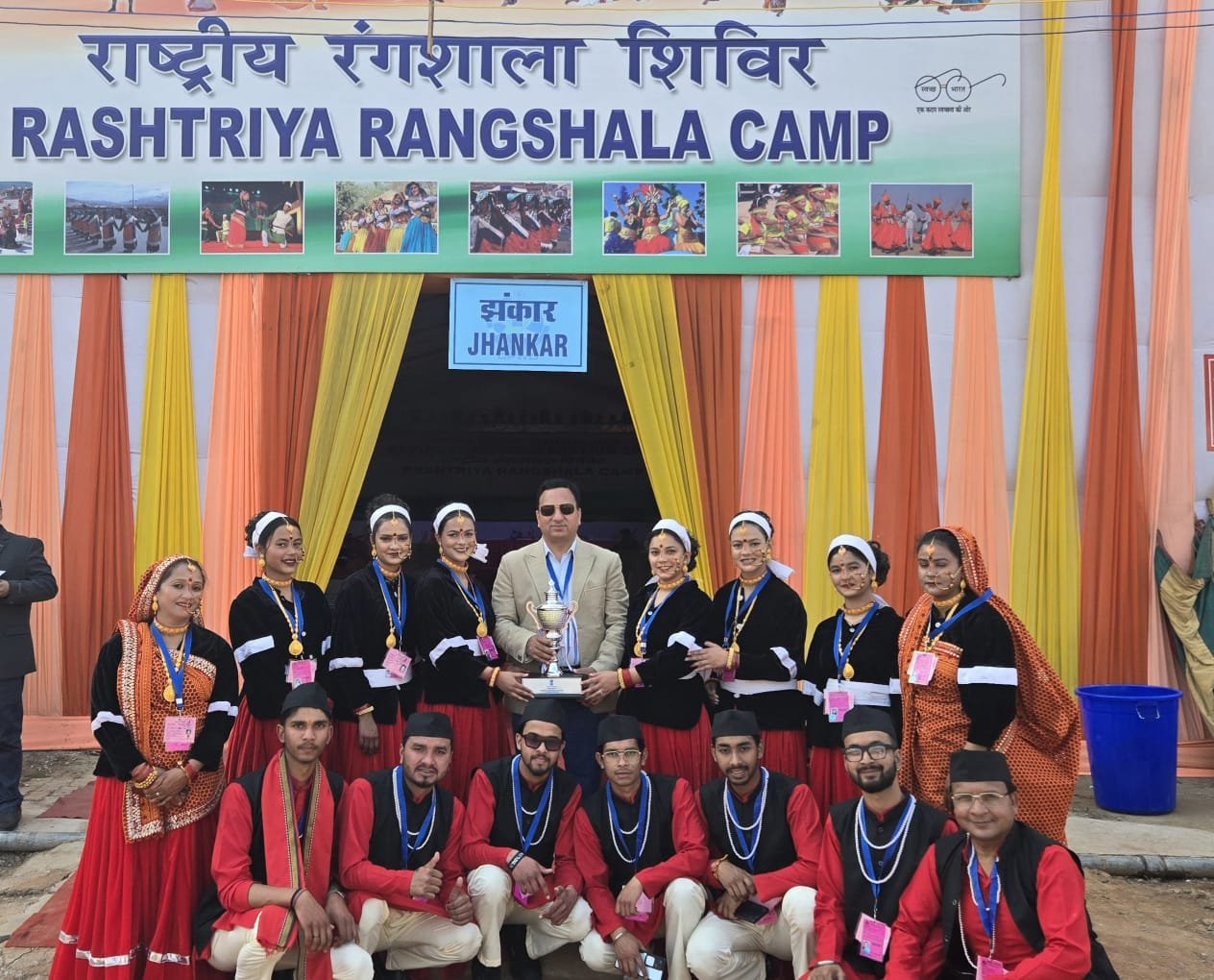 उत्तराखण्ड के झांकी के कलाकारों को मिला द्वितीय पुरस्कार