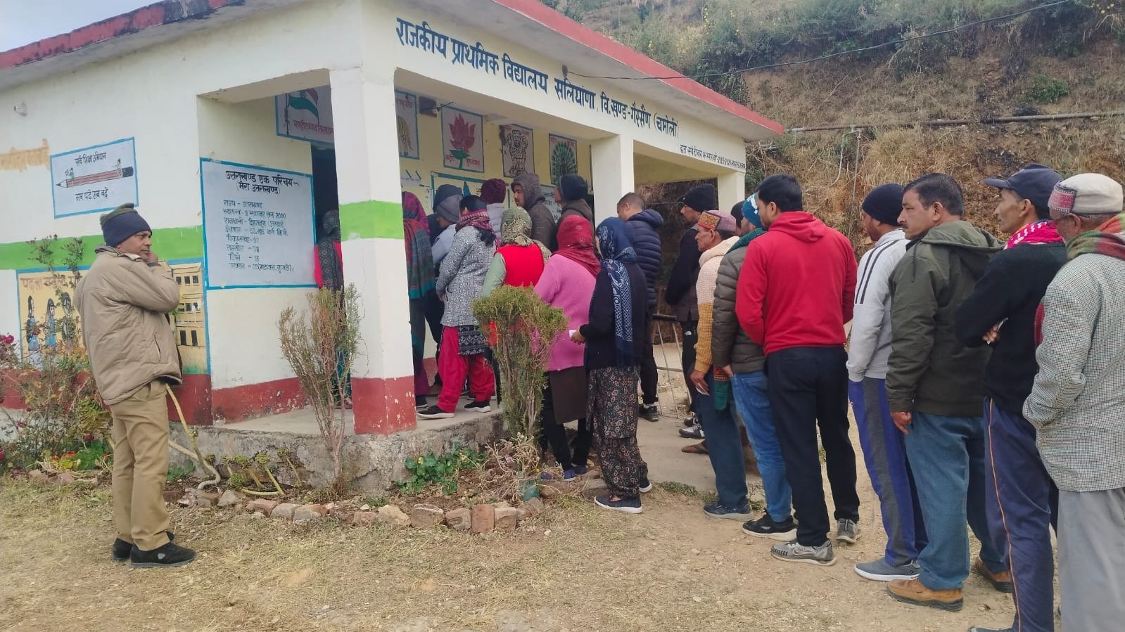 11 नगर निगमों समेत 100 निकायों में मतदान