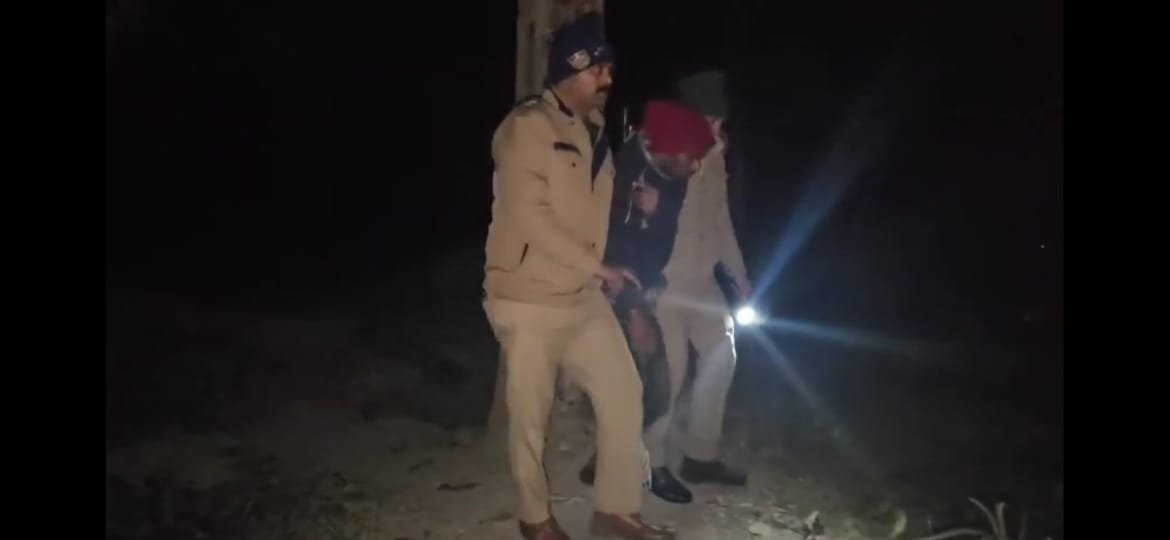 शातिर बदमाश पुलिस मुठभेड़ में हुआ घायल