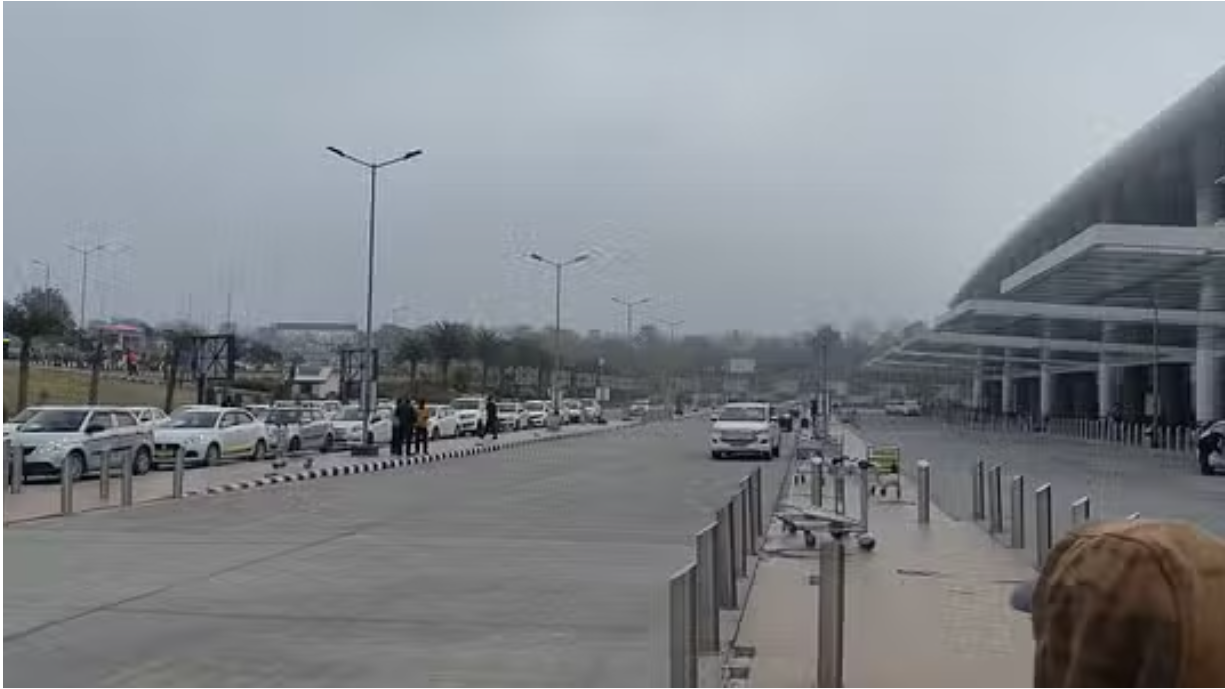 खराब मौसम ने बढ़ाई परेशानी, कोहरे से हवाई यातायात हुआ प्रभावित, तीन फ्लाइट का टाइम बदला